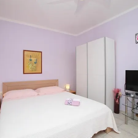 Apartment 5 *